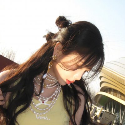 在巨大的洋葱之下